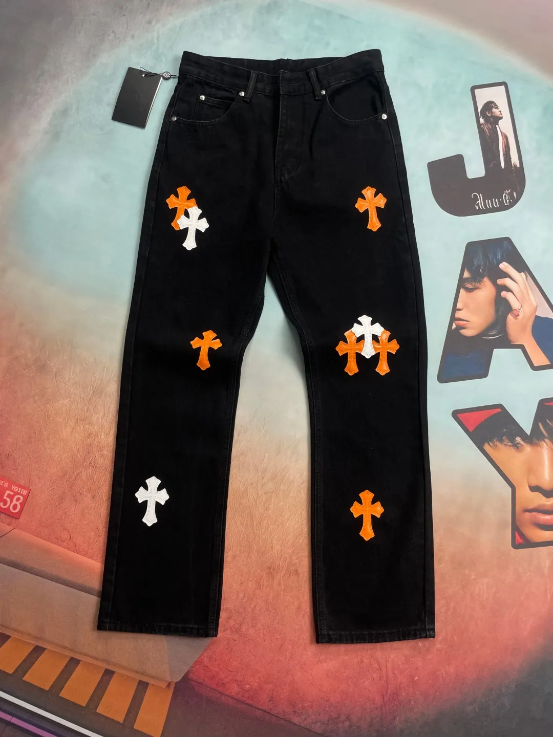 🅿️290 🔘Style No.-KL161 🔘Cross Heart𝐂𝐡𝐫𝐨𝐦𝐞 𝐇𝐞𝐚𝐫𝐭 City Limited Sanskrit Cross Patched Leather Jeans* These two pairs of Cros Heart city limited series jeans! This is an ultra-limited edition launched by Kroxin, a hard currency in the fashion circle! The overall material of the pants is classic black denim, which has a great texture, feels crisp yet soft, and is extremely durable. The colorful crosses and letter patterns on it are a highlight. The crosses come in orange, white, red and other colors. They are presented through exquisite embroidery technology. They are full of three-dimensionality, bright and not easy to fade. The letter patterns are also exquisitely embroidered, and they complement each other with the cross, which directly adds to the sense of fashion. In terms of production technology, Croxin has always strived for excellence. The wiring is very neat, every stitch is just right, and the hardware accessories are also customized, such as buttons and zippers. They are not only durable, but also have Croxin's iconic detailed design, which is full of high-end feeling. The shape is an unobtrusive straight design, which can well modify the shape of the legs. Whether you have thick or thin legs, they will look good on you. Moreover, this style is very versatile and can be easily worn in various styles. Here are some matching suggestions: Street style: Pair your upper body with a loose white hooded sweatshirt, a black Crocodile leather jacket, and a pair of black high-top Converse or Martin boots for a cool and handsome look. If you add Kroxin's silver necklace or ring, the overall look will be more complete. Casual chic: A simple short-sleeved T-shirt in a solid color, such as black, gray or white, will look great with these pants. Put on a pair of white Nike sneakers and carry a Crouching crossbody bag, and you will be both comfortable and fashionable on the street every day. Retro style: You can choose a floral shirt, tuck the hem into your pants, and pair it with a pair of retro western boots or designer shoes to instantly create a retro and personalized atmosphere. These pants are really a must-have fashion item, and they can also be matched as a pair for couples. You can pair them with your partner and be the center of attention when out on the street! If you like fashion, don’t miss it!  Size: S M L XL (28.30.32.34) Color: black with red, black with orange